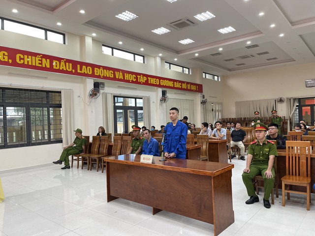 Đà Nẵng: Chém bạn nhậu toác mặt vì chọc ghẹo người yêu - Ảnh 1.