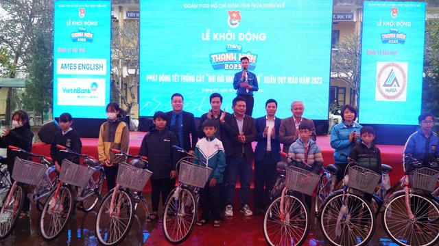 Tại lễ khởi động, đã hỗ trợ gần 2.000 chiếc xe đạp cho các em học sinh có hoàn cảnh khó khăn