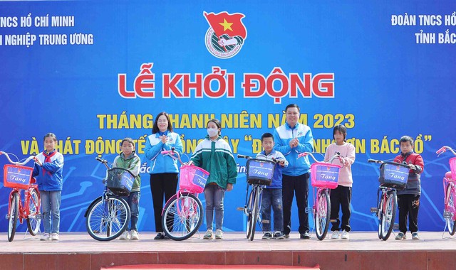 Tháng Thanh niên năm 2023: "Bạn trẻ bùng cháy tinh thần tình nguyện" - Ảnh 6.