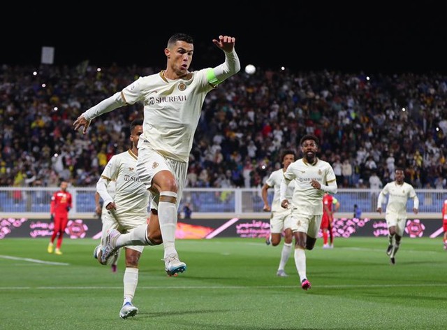 Cristiano Ronaldo ghi hat-trick, Messi sắp đoạt giải The Best của FIFA - Ảnh 1.