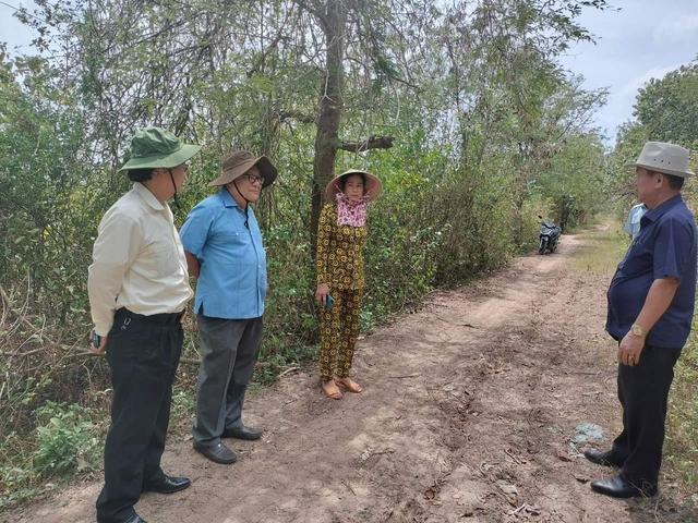 10 km đê biển Tây chờ đấu thầu quốc tế người dân sống ven đê lo âu - Ảnh 1.