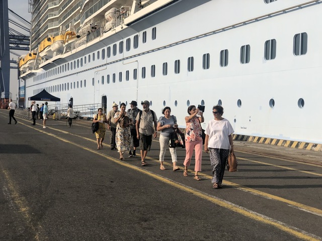 Siêu du thuyền xa hoa mang 3.500 khách quốc tế đến Việt Nam - Ảnh 2.