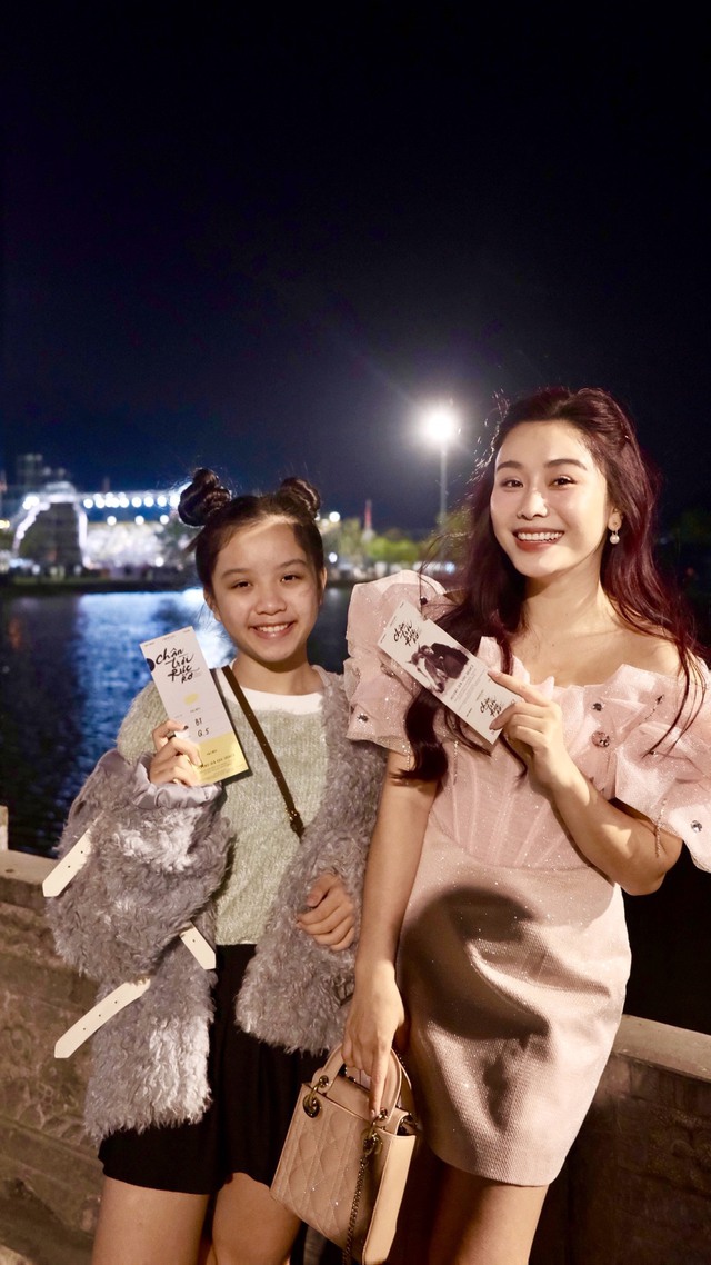 MC Anh Thơ cùng con gái đến Ninh Bình xem show Hà Anh Tuấn - Ảnh 5.