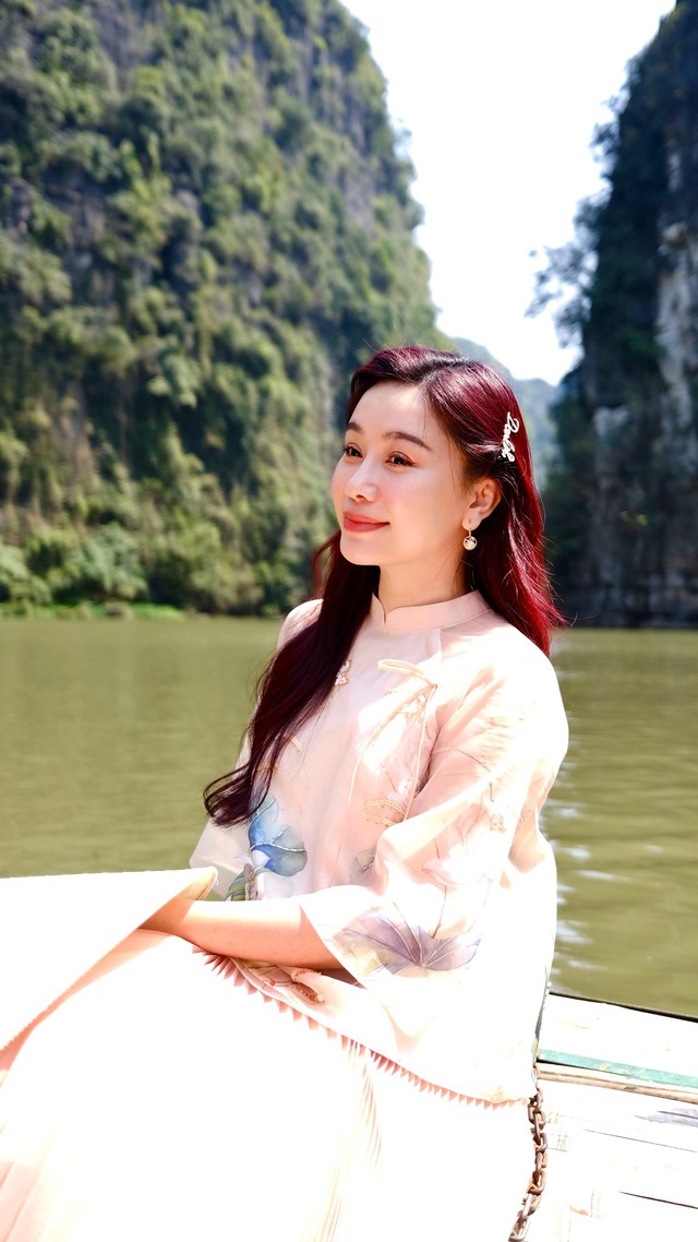MC Anh Thơ cùng con gái đến Ninh Bình xem show Hà Anh Tuấn - Ảnh 2.