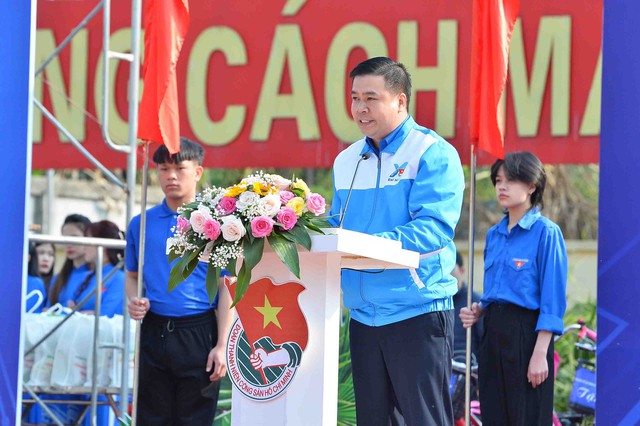 Tháng Thanh niên năm 2023: "Bạn trẻ bùng cháy tinh thần tình nguyện" - Ảnh 5.