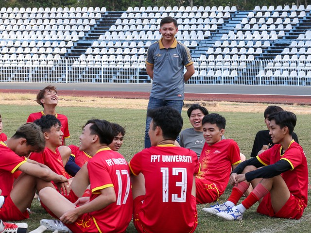 'Phó chủ tịch' cực xinh tiếp lửa bóng đá - Ảnh 4.