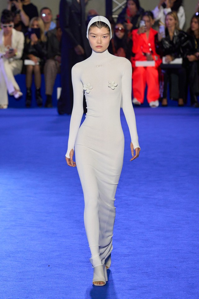 Váy, áo trùm đầu báo hiệu sự trở lại của nàng Bond girl loạt phim &quot;007&quot; - Ảnh 15.