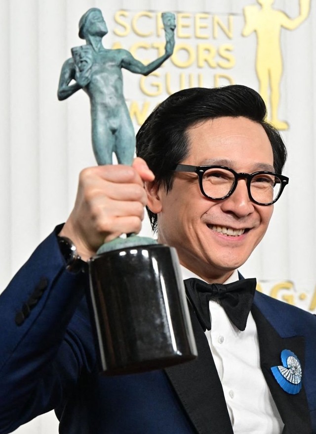 Quan Kế Huy - nam diễn viên châu Á đầu tiên thắng giải nam phụ của SAG  - Ảnh 2.