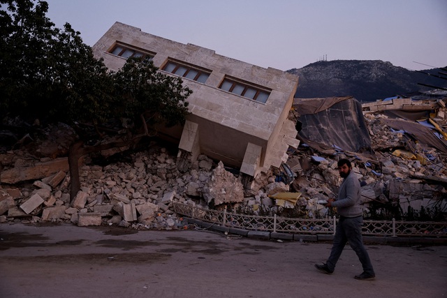 Trận động đất mới làm rung chuyển đông nam Thổ Nhĩ Kỳ, 29 tòa nhà sập - Ảnh 1.