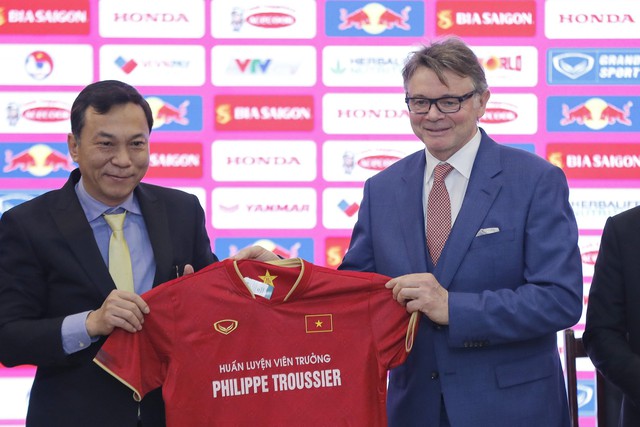 Tân HLV trưởng đội tuyển Việt Nam Troussier: 'Tôi không thể bắt đầu từ con số 0' - Ảnh 1.