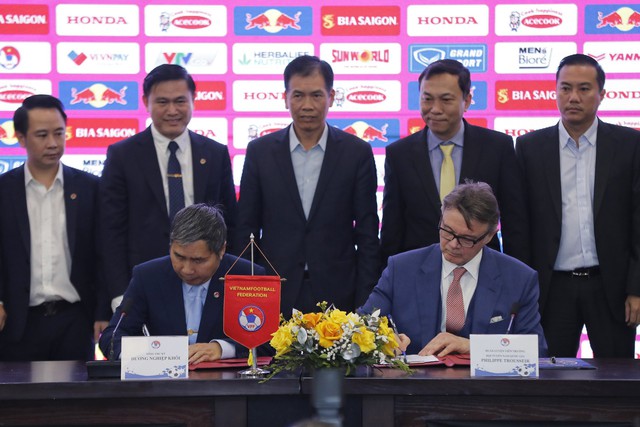 Tân HLV trưởng đội tuyển Việt Nam Troussier: 'Tôi không thể bắt đầu từ con số 0' - Ảnh 3.