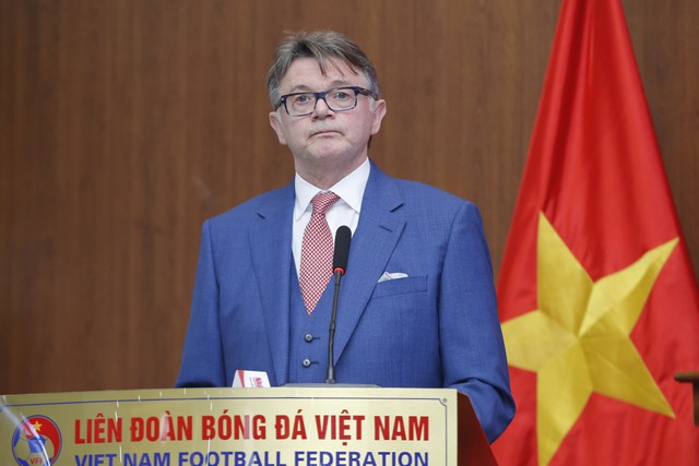 Tân HLV trưởng đội tuyển Việt Nam Troussier: 'Tôi không thể bắt đầu từ con số 0' - Ảnh 4.