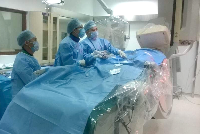 Hạnh phúc của những người Thầy thuốc với sứ mệnh chuyển giao kỹ thuật can thiệp tim mạch tới các bệnh viện tuyến cơ sở - Ảnh 2.