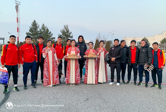 Đội U.20 Việt Nam được chào đón tại Uzbekistan
