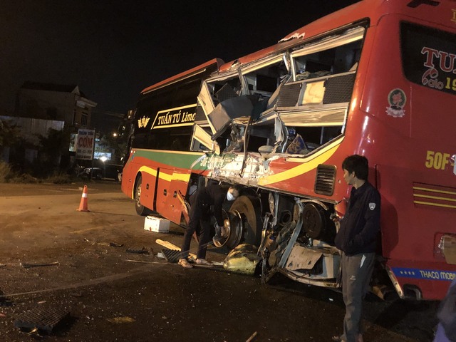 Vụ tai nạn ở Quảng Ngãi: 1 người tử vong, 5 người bị chấn thương sọ não - Ảnh 1.
