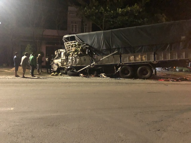 Quảng Ngãi: Tai nạn giao thông trong đêm khiến 5 người bị thương nặng - Ảnh 4.