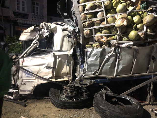 Quảng Ngãi: Tai nạn giao thông trong đêm khiến 5 người bị thương nặng - Ảnh 2.