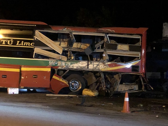 Quảng Ngãi: Tai nạn giao thông trong đêm khiến 5 người bị thương nặng - Ảnh 3.