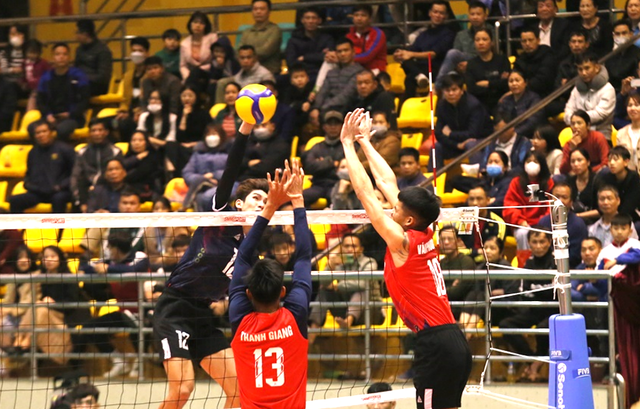 'Bộ 5' giúp bóng chuyền Hà Tĩnh ngược dòng thắng trận đầu tiên ở giải VĐQG  - Ảnh 2.