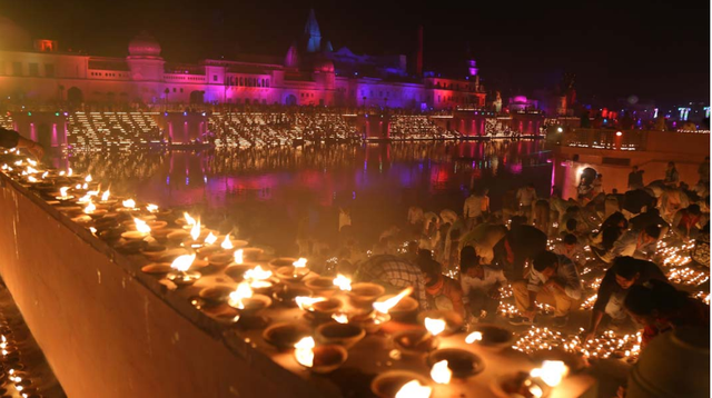 Màn trình diễn 1.576.955 đèn dầu Diwali phá kỷ lục ở Ấn Độ - Ảnh 2.