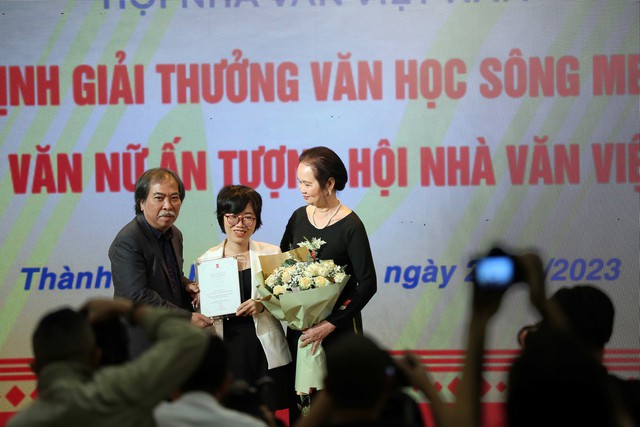 Nhà thơ Khét nói gì nhận giải thưởng Tác giả trẻ Hội Nhà văn Việt Nam  - Ảnh 3.