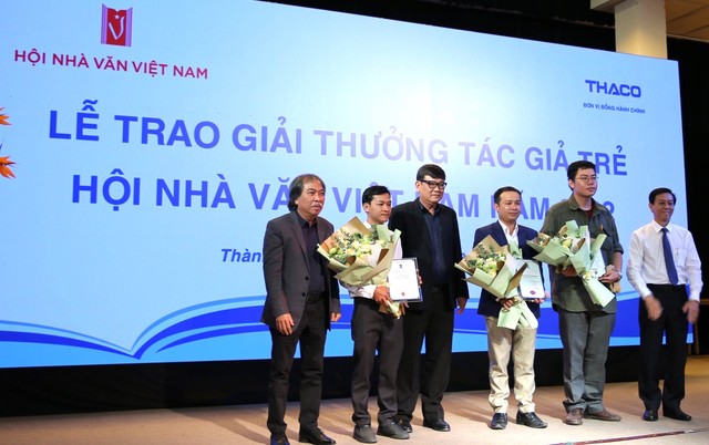 Nhà thơ Khét nói gì nhận giải thưởng Tác giả trẻ Hội Nhà văn Việt Nam  - Ảnh 6.