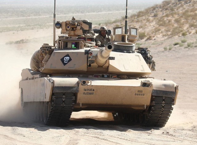 Xe tăng M1A2 Abrams tại một trung tâm huấn luyện ở bang California, Mỹ