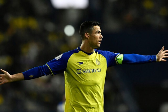 Cristiano Ronaldo ghi bàn từ chấm phạt đền, CLB Al-Nassr hòa chật vật Al-Fateh - Ảnh 1.