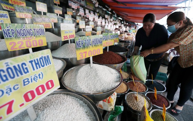 Giá gạo Thái Lan chạm mốc 600 USD, gạo Việt có hụt hơi? - Ảnh 1.