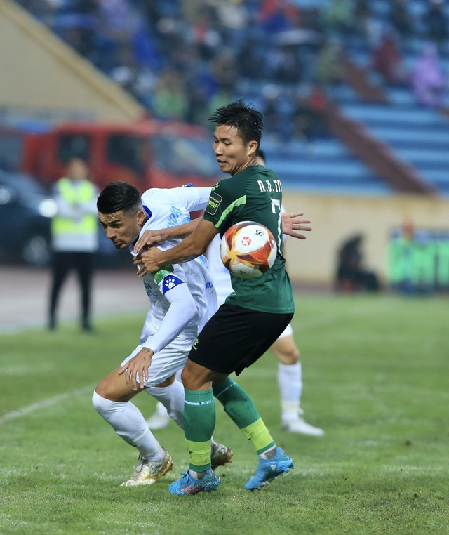 Kết quả V-League 2023, CLB Nam Định 1-0 TP.HCM: Thắng ở phút bù giờ - Ảnh 3.