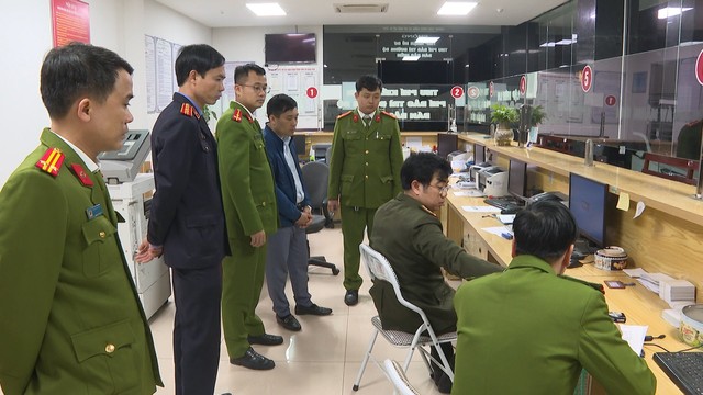Khởi tố giám đốc trung tâm đăng kiểm ở Phú Thọ nhận hối lộ - Ảnh 6.