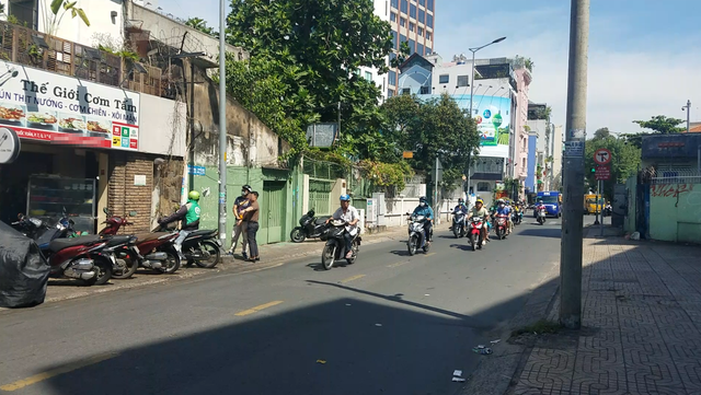 TP.HCM: Người đàn ông bị giật điện thoại hơn 30 triệu đồng ngày đầu đi làm sau tết - Ảnh 3.