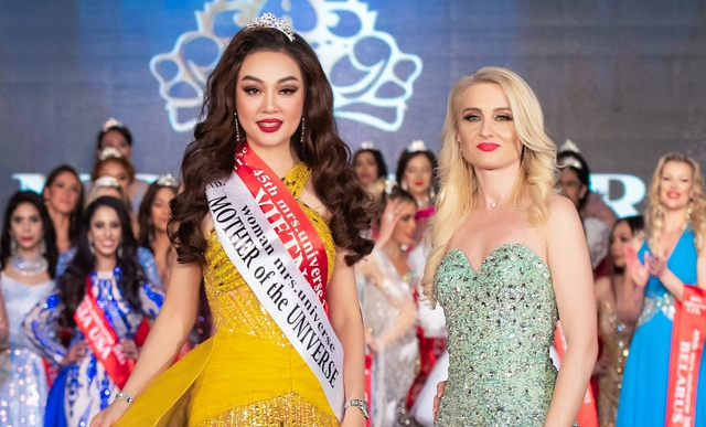 'Bà trùm vương miện' Hoàng Thanh Nga giành giải phụ đầu tiên tại Mrs Universe - Ảnh 1.