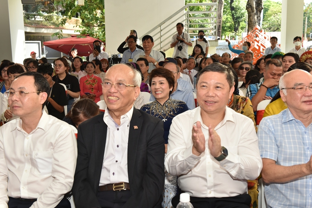 Nhà thơ Nguyễn Quang Thiều: “Mong thi ca lấp đầy nhưng khoảng trống trong tâm hồn’  - Ảnh 3.