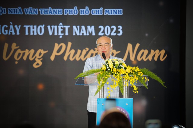 Nhà thơ Nguyễn Quang Thiều: “Mong thi ca lấp đầy nhưng khoảng trống trong tâm hồn’  - Ảnh 10.