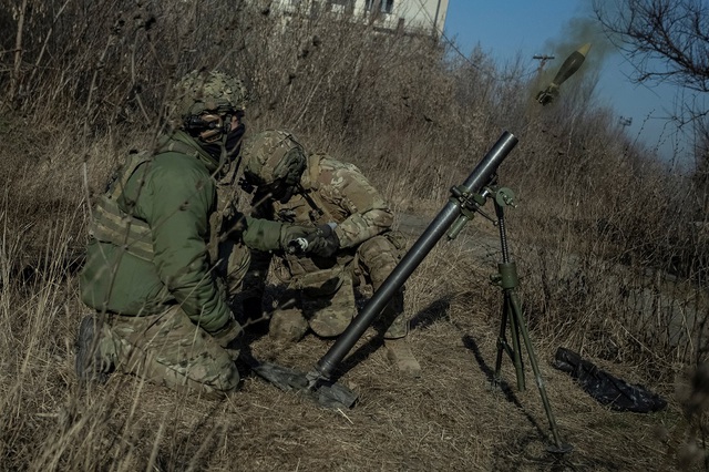 Chiến sự tối 5.2: Nghị sĩ Ukraine đề cập khả năng tấn công lãnh thổ Nga - Ảnh 1.