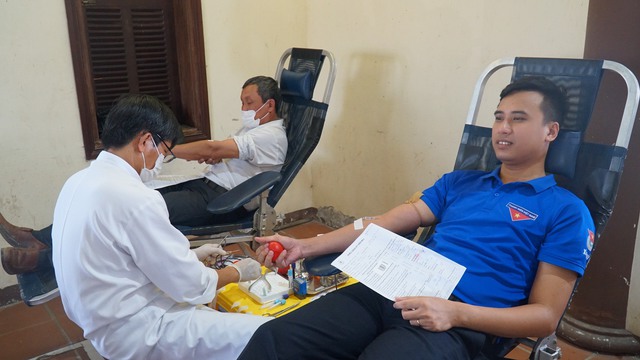 Người trẻ Thừa Thiên - Huế góp hơn 400 đơn vị máu trong ngày 'Chủ nhật đỏ' - Ảnh 2.