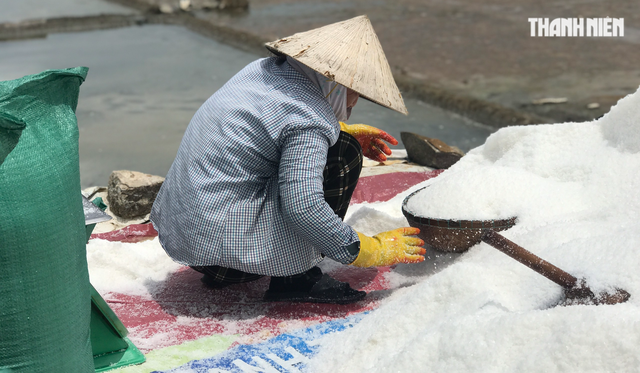 Quảng Ngãi: Giá muối tăng kỷ lục, diêm dân không có muối để bán - Ảnh 2.