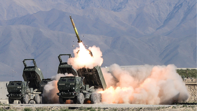 Hệ thống HIMARS phóng rốc két tại Afghanistan hồi năm 2021