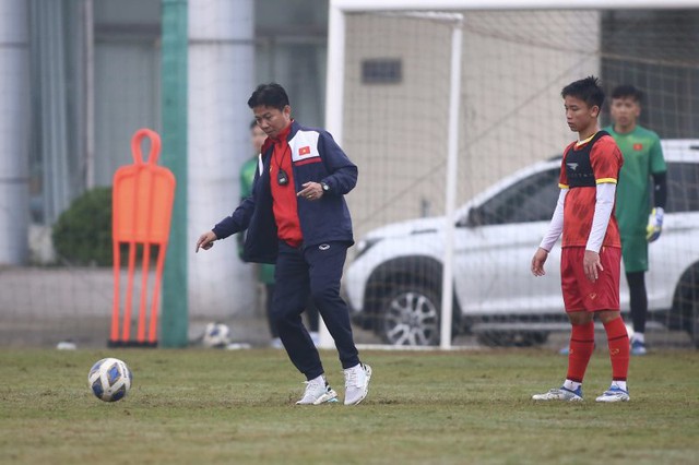 Đội tuyển U.20 Việt Nam tích cực tập luyện chuẩn bị cho VCK châu Á 2023 - Ảnh 1.