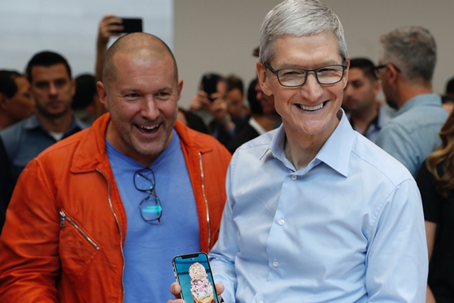 Tim Cook đang rất cần một người thay thế xứng tầm cho Jony Ive