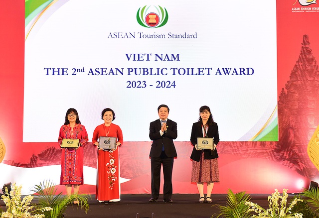 Vừa 'đội sổ' thế giới, Việt Nam bất ngờ đoạt giải nhà vệ sinh công cộng ASEAN - Ảnh 1.