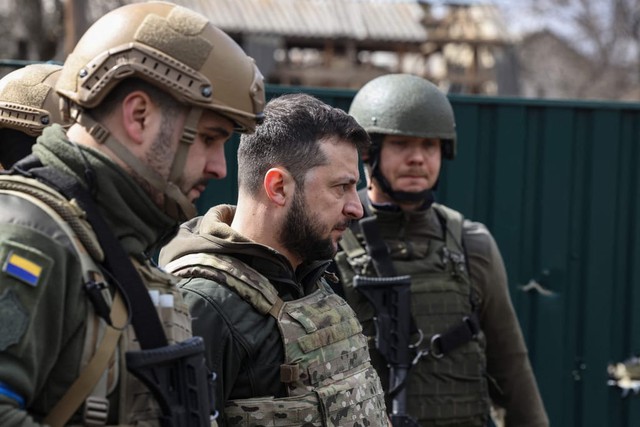 Luật trừng phạt quân nhân gây tranh cãi ở Ukraine - Ảnh 1.
