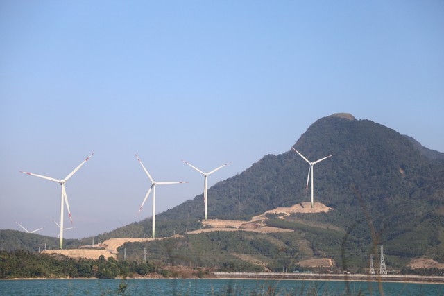 Quảng Trị: Điều tra việc mất trộm thiết bị điện của nhà máy điện gió - Ảnh 2.