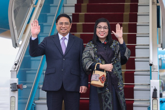 Thủ tướng và phu nhân rời Hà Nội, bắt đầu thăm chính thức Singapore và Brunei - Ảnh 1.