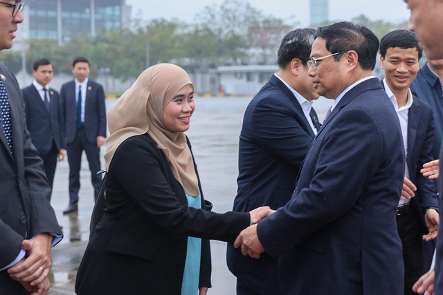 Thủ tướng và phu nhân rời Hà Nội, bắt đầu thăm chính thức Singapore và Brunei - Ảnh 3.