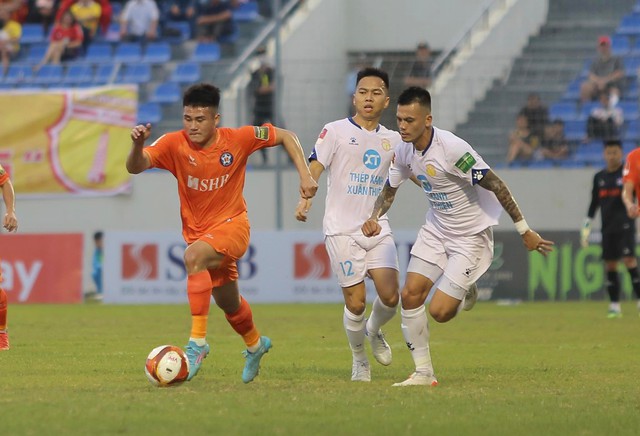 Kết quả V-League 2023, CLB Đà Nẵng 0-1 CLB Nam Định: Tiền đạo cao 1m94 lập công   - Ảnh 3.