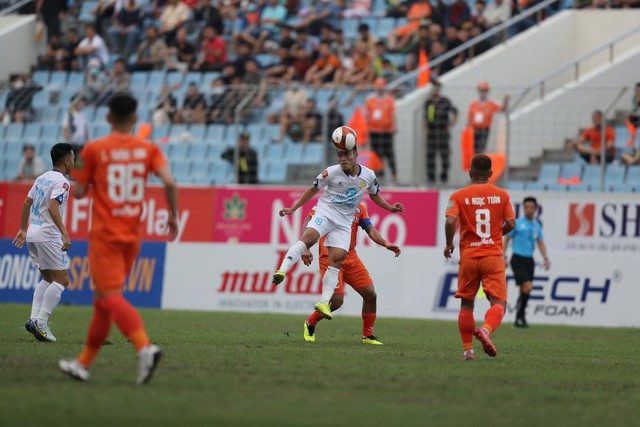 Kết quả V-League 2023, CLB Đà Nẵng 0-1 CLB Nam Định: Tiền đạo cao 1m94 lập công   - Ảnh 2.