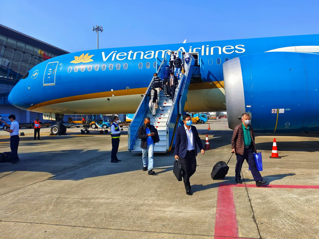Hàng không Việt Nam sẽ phục hồi hoàn toàn cuối năm nay, dự báo có lãi - Ảnh 1.