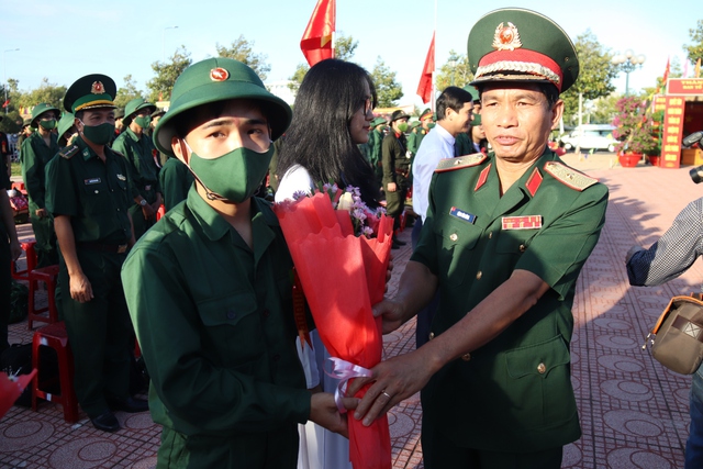 Bình Thuận: Hơn 1.600 thanh niên lên đường nhập ngũ - Ảnh 2.